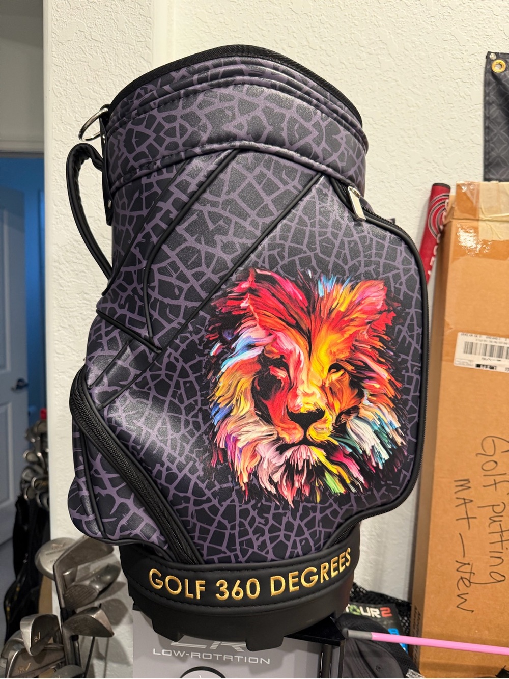 Den caddy Golf Bag with Multicolor Lion Graphic by golf360Degrees